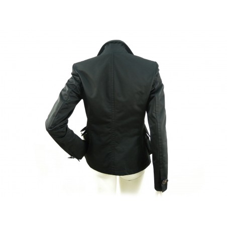 Short women's jacket 2 overlapping pockets with wide buttons.