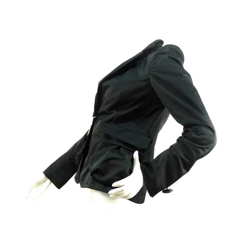 Short women's jacket 2 overlapping pockets with wide buttons.