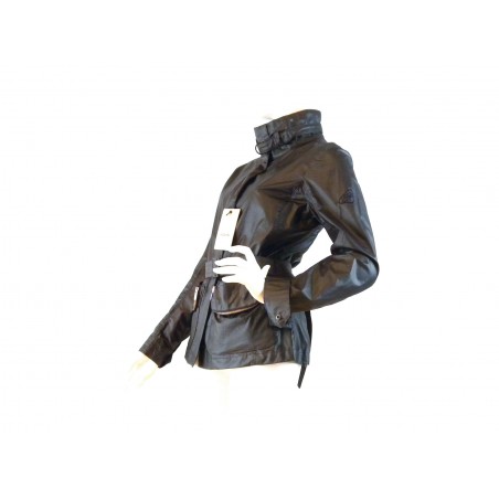 Long women's jacket with 2 zippered zip pockets and belt with buckle.