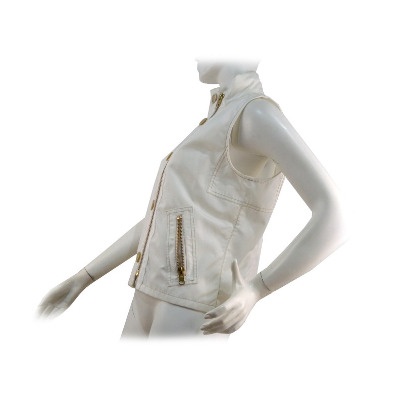 Woman jacket with zip pockets and belt with buckle.