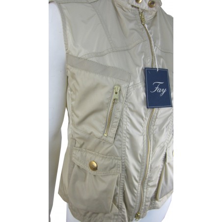 Gilet Donna extra light con chiusura zip e 4 tasche.