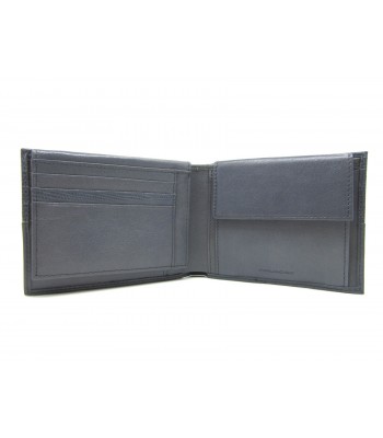 Man purse lined in contrast with credit card compartments 2