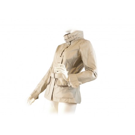 Long women's jacket with 2 zippered zip pockets and belt with buckle.