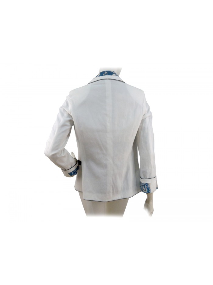 Woman jacket without buttons, floral decoration inside on silk lining