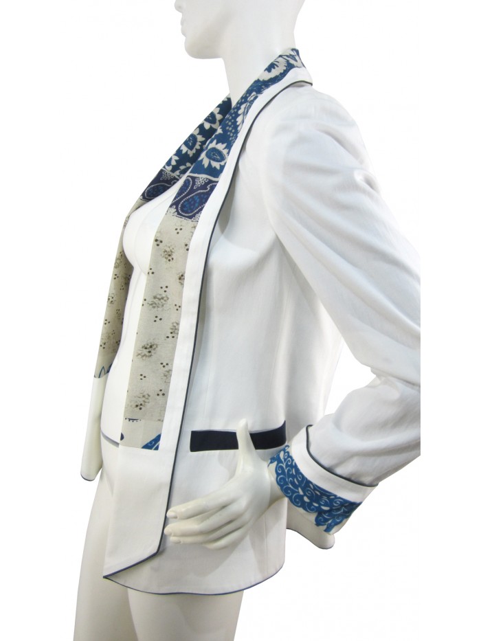 Woman jacket without buttons, floral decoration inside on silk lining