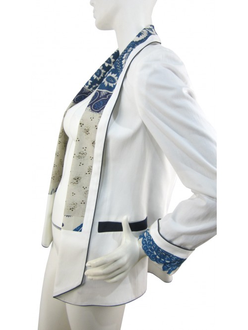 Woman jacket without buttons, floral decoration inside on silk lining