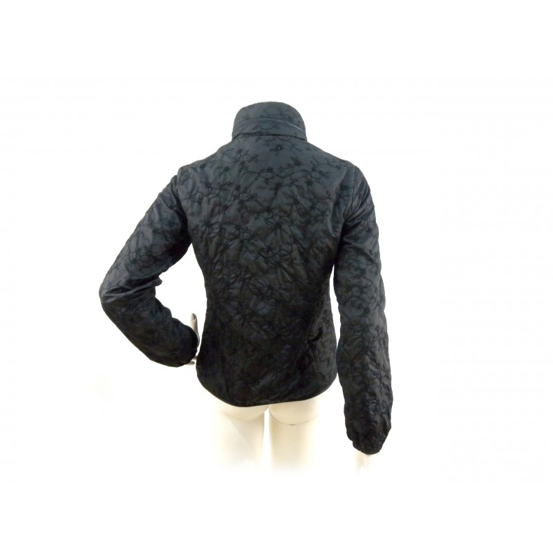 Woman jacket with zip pockets and belt with buckle.