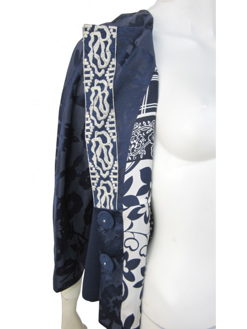 Woman jacket lined with damask fabric