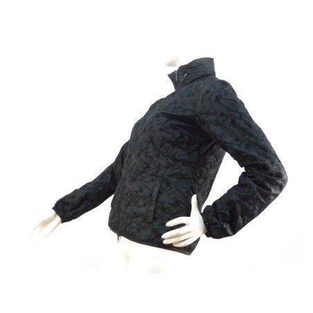 Woman jacket with zip pockets and belt with buckle.