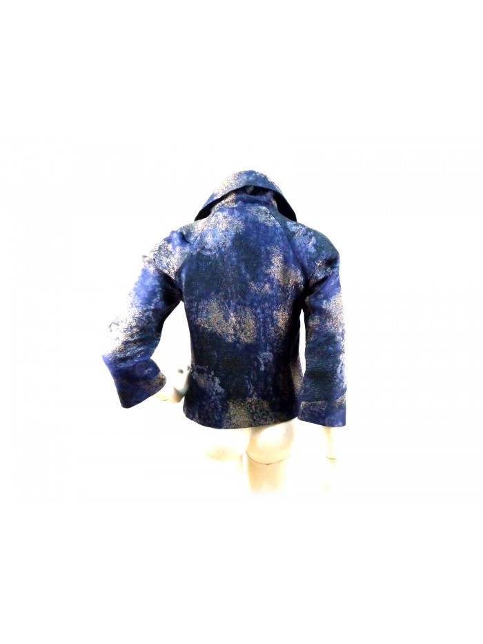 Woman short flared jacket with wide collar and 3/4 sleeve