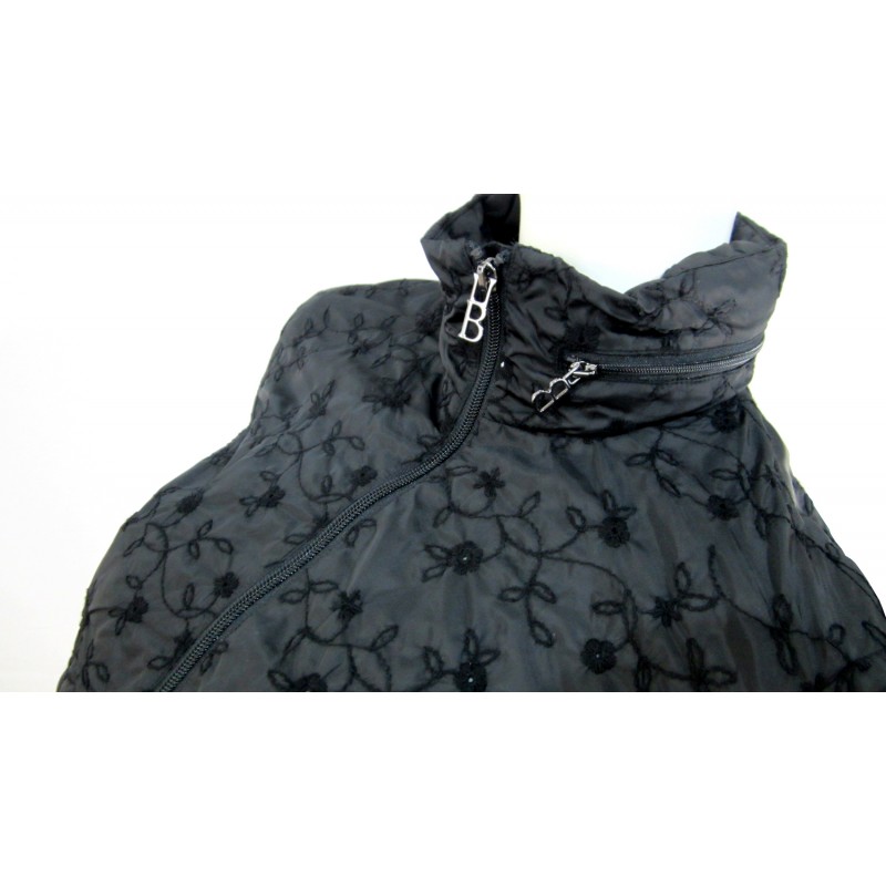 Woman jacket with zip pockets and belt with buckle.