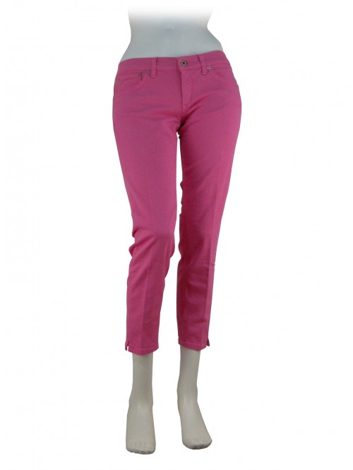 Pants Woman Dia Capri model, low waist slim fit. Pants Woman Dia Capri model, low waist slim fit.