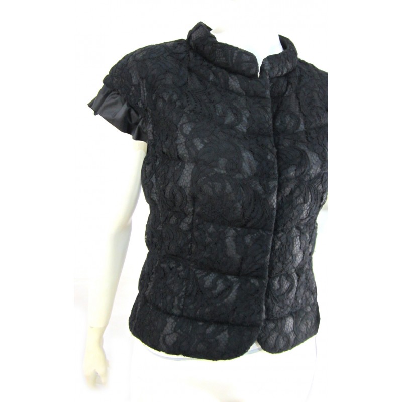 Women's Vest Jacket with lace effect with volants around the sleeve.