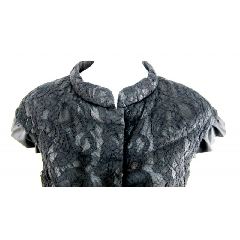 Women's Vest Jacket with lace effect with volants around the sleeve.