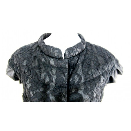 Women's Vest Jacket with lace effect with volants around the sleeve.