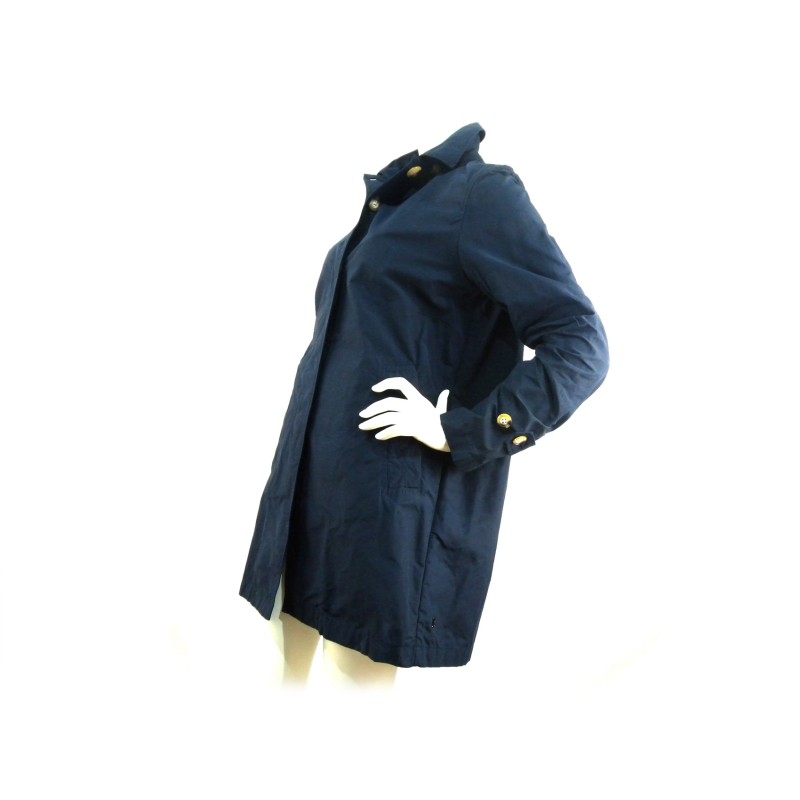 Impermeabile Donna lunghezza ginocchio collo camicia e bottoni a scomparsa.