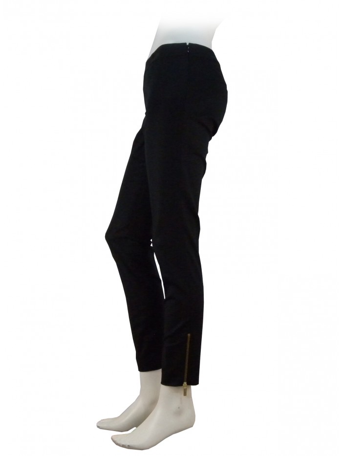 Woman trousers with side zip closure, back pockets