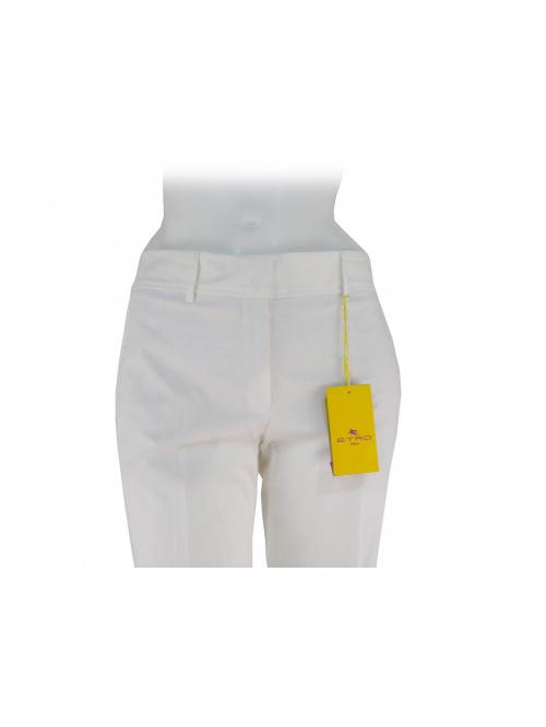 Wide women's trousers, regular fit, american-style pockets.