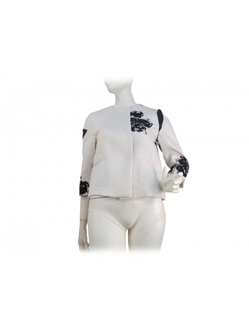 Short women's jacket, round collar, embossed damask fabric Short women's jacket, round collar, embossed damask fabric