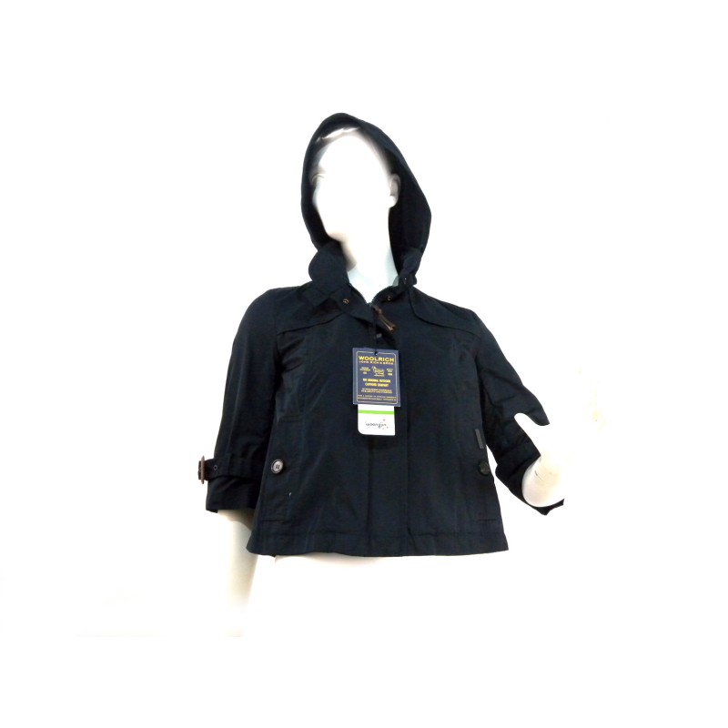 Short women's jacket with 3/4 sleeve buttons with adjustable belt and removable hood. Short women's jacket with 3/4 sleeve buttons with adjustable belt and removable hood.
