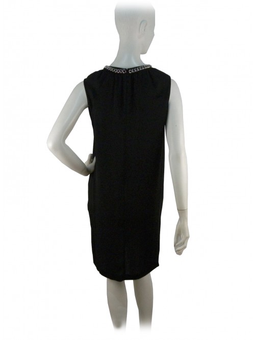 Sleeveless woman dress, chromed chain on round neck