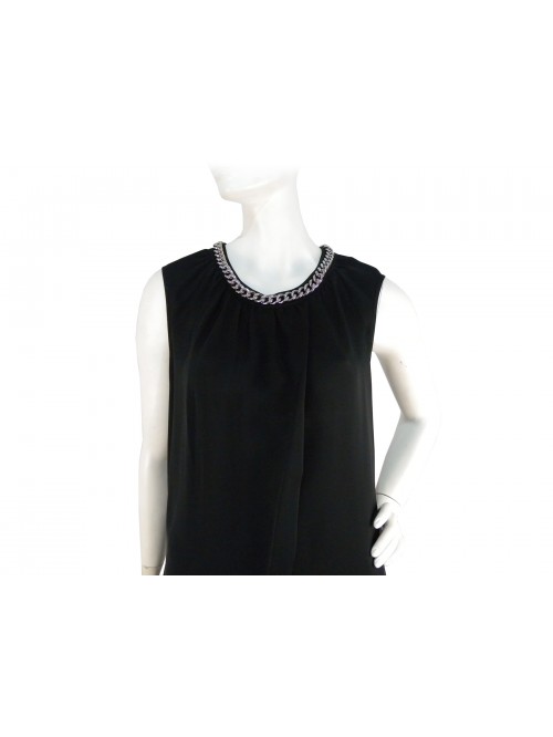 Sleeveless woman dress, chromed chain on round neck