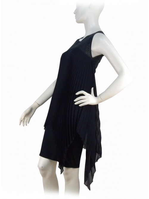 Elegant woman dress in pleated, with upper part in alcantara