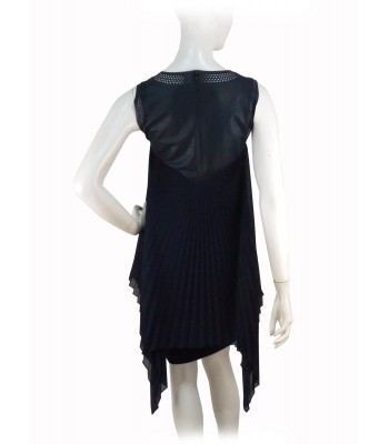 Elegant woman dress in pleated, with upper part in alcantara 2