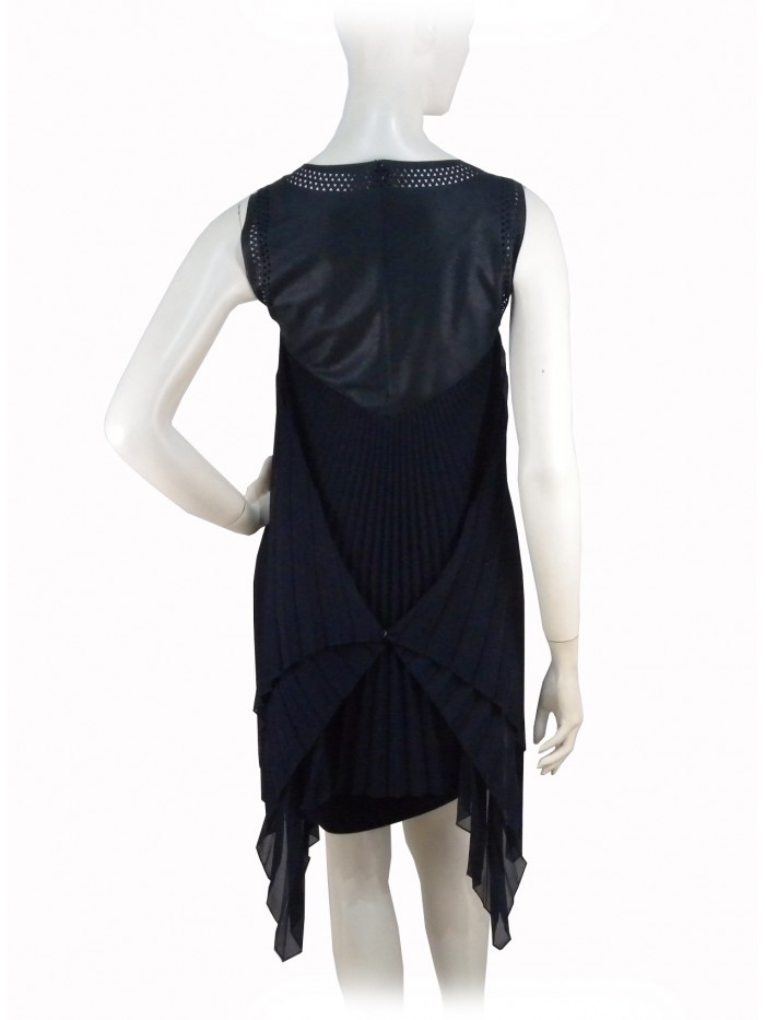 Elegant woman dress in pleated, with upper part in alcantara