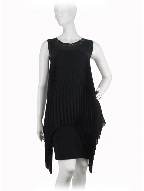 Elegant woman dress in pleated, with upper part in alcantara Elegant woman dress in pleated, with upper part in alcantara