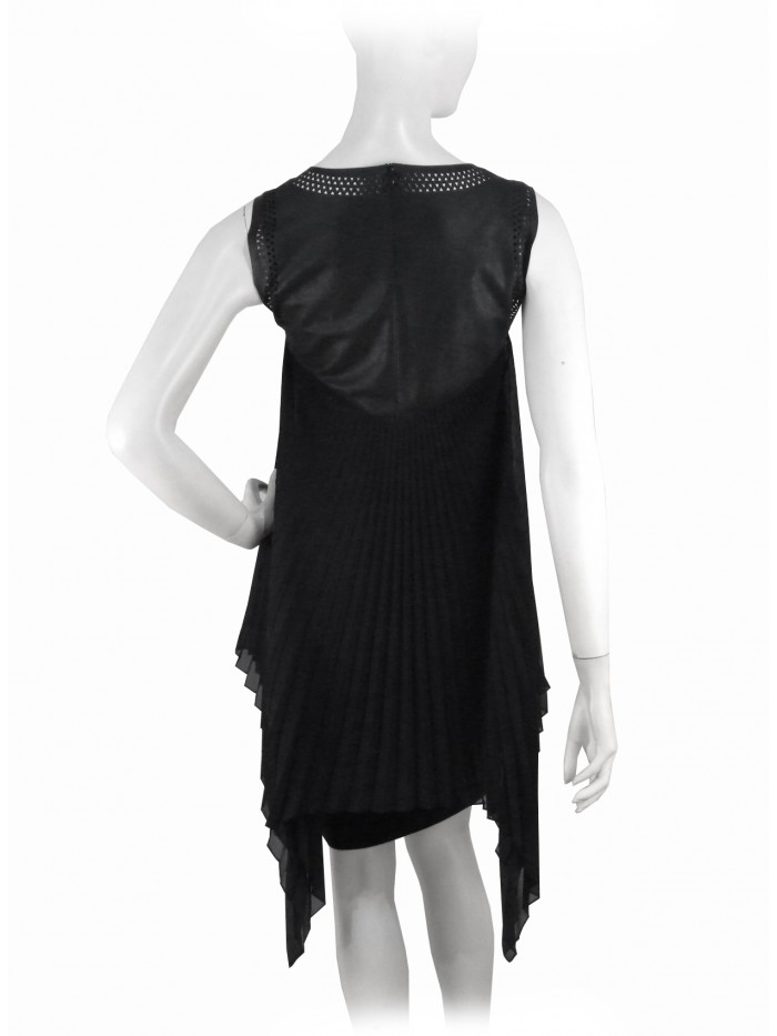 Elegant woman dress in pleated, with upper part in alcantara