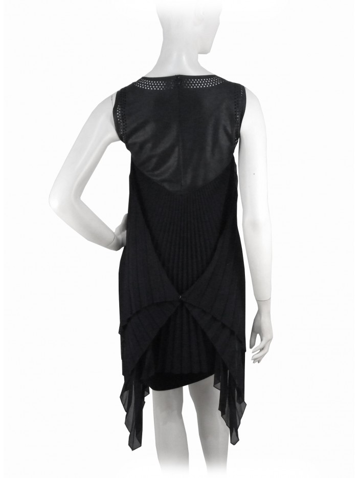 Elegant woman dress in pleated, with upper part in alcantara