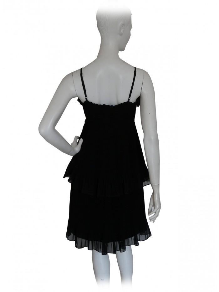 Woman dress with shoulder strap and bodice with pleated flounce.