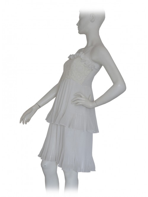 Woman dress with shoulder strap and bodice with pleated flounce.