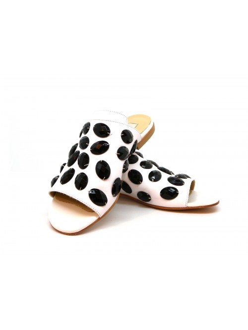 Perseus low model woman sandals with black oval mirror stones