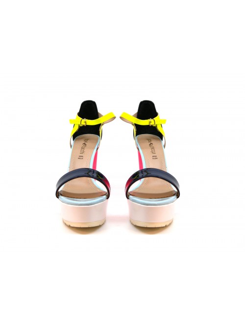 Sandali Donna vernice glossy fluo, tacco alto con zeppa bianca.