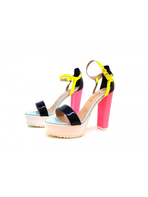 Sandali Donna vernice glossy fluo, tacco alto con zeppa bianca. Sandali Donna vernice glossy fluo, tacco alto con zeppa bianca.