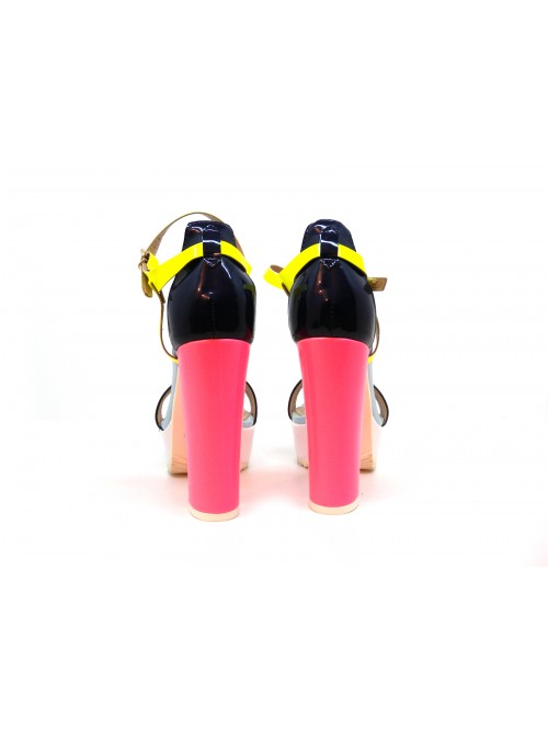 Sandali Donna vernice glossy fluo, tacco alto con zeppa bianca.