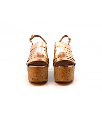 Woman sandals with wedge lined with cork, glossy bronzed effect. 2