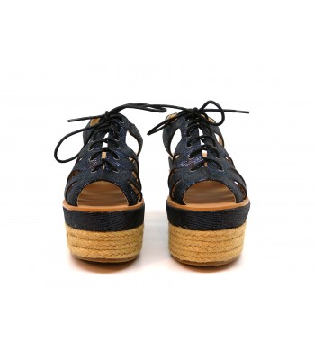 Women's lace sandals with woven straw wedge. 2
