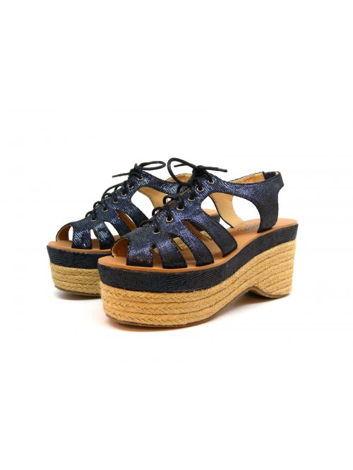 Sandali Donna stringati con zeppa paglia intrecciata. Sandali Donna stringati con zeppa paglia intrecciata.