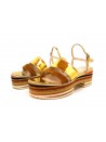Women's sandals with wedge covered in dark cork multicolor stripes.