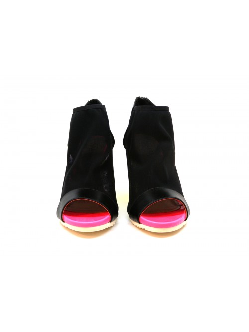 Women's sandals with heel and fluo bottom, black wraparound net.