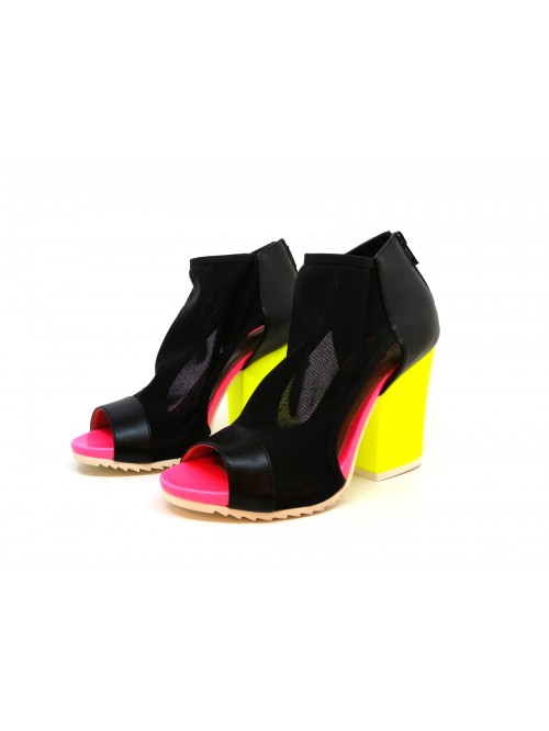 Women's sandals with heel and fluo bottom, black wraparound net. Women's sandals with heel and fluo bottom, black wraparound net.