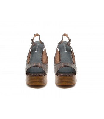 Women's sandals with wedge heel and striped wood effect, croco leather calf. 2