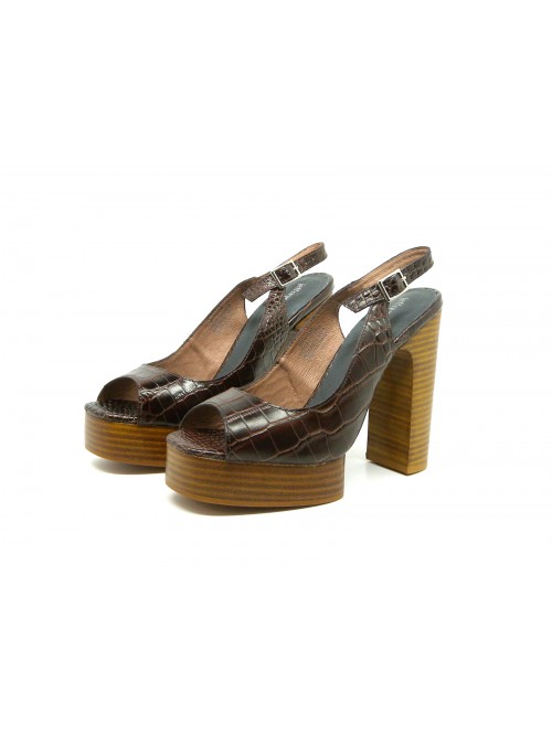 Women's sandals with wedge heel and striped wood effect, croco leather calf.