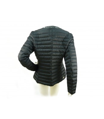 Woman down jacket with zip border in contrast with paillets. 2