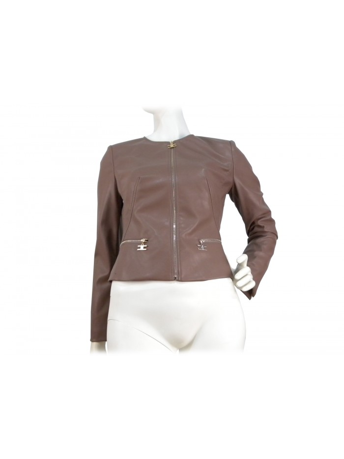 Flared women's chanel jacket with central closure and side pockets Flared women's chanel jacket with central closure and side pockets