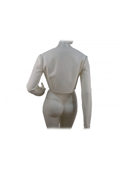 Short woman jacket with short zip and silver zip closure.