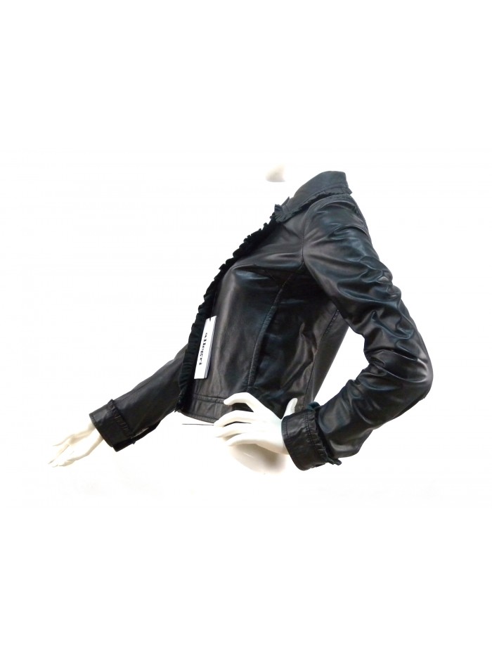 Woman aniline leather jacket with small curls on the neck